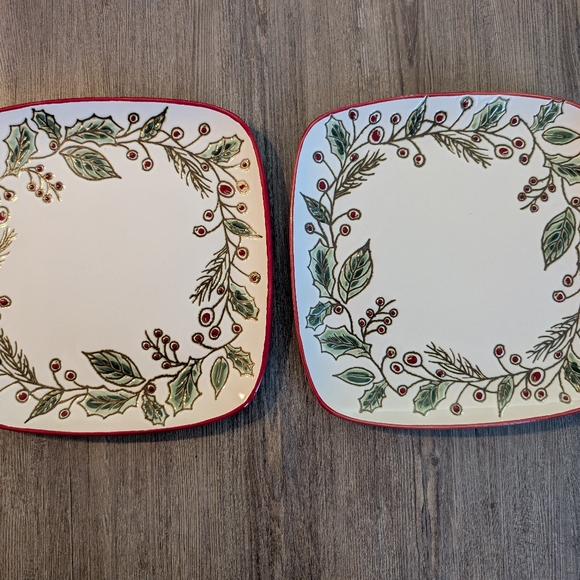 InHomeStylez Christmas Holly Berry Etched Square Dinner Plates (2) - Picture 4 of 16
